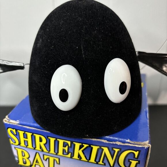 Gemmy 1991 Shrieking Shaking Bat W Box 90's Halloween Prop Works Hangs -NO SOUND - Picture 11 of 14